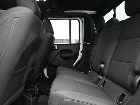 Used 2023 Jeep Gladiator Sport image 14