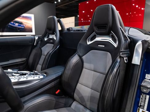 Used 2019 Mercedes-Benz AMG GT Roadster image 4