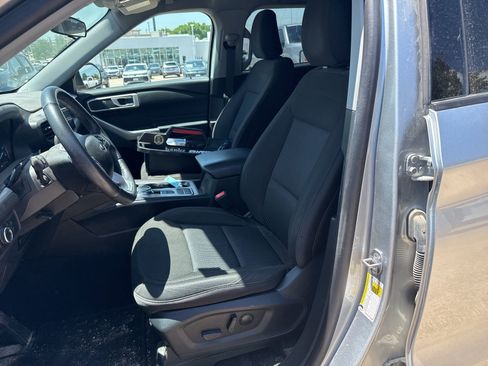 Used 2023 Ford Explorer XLT RWD image 12