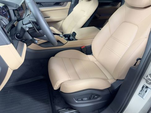 Used 2026 Porsche Cayenne E-Hybrid image 5