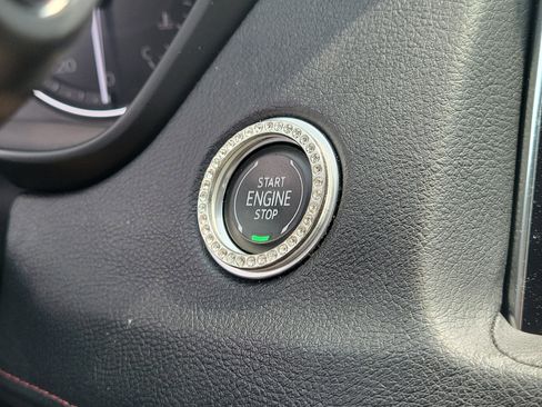 Used 2019 Cadillac XT4 Sport w/ Cold Weather Package FWD image 31