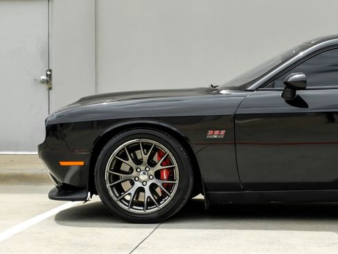 Used 2015 Dodge Challenger SRT w/ Technology Group RWD image 18