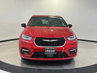 New 2026 Chrysler Pacifica Select video 2