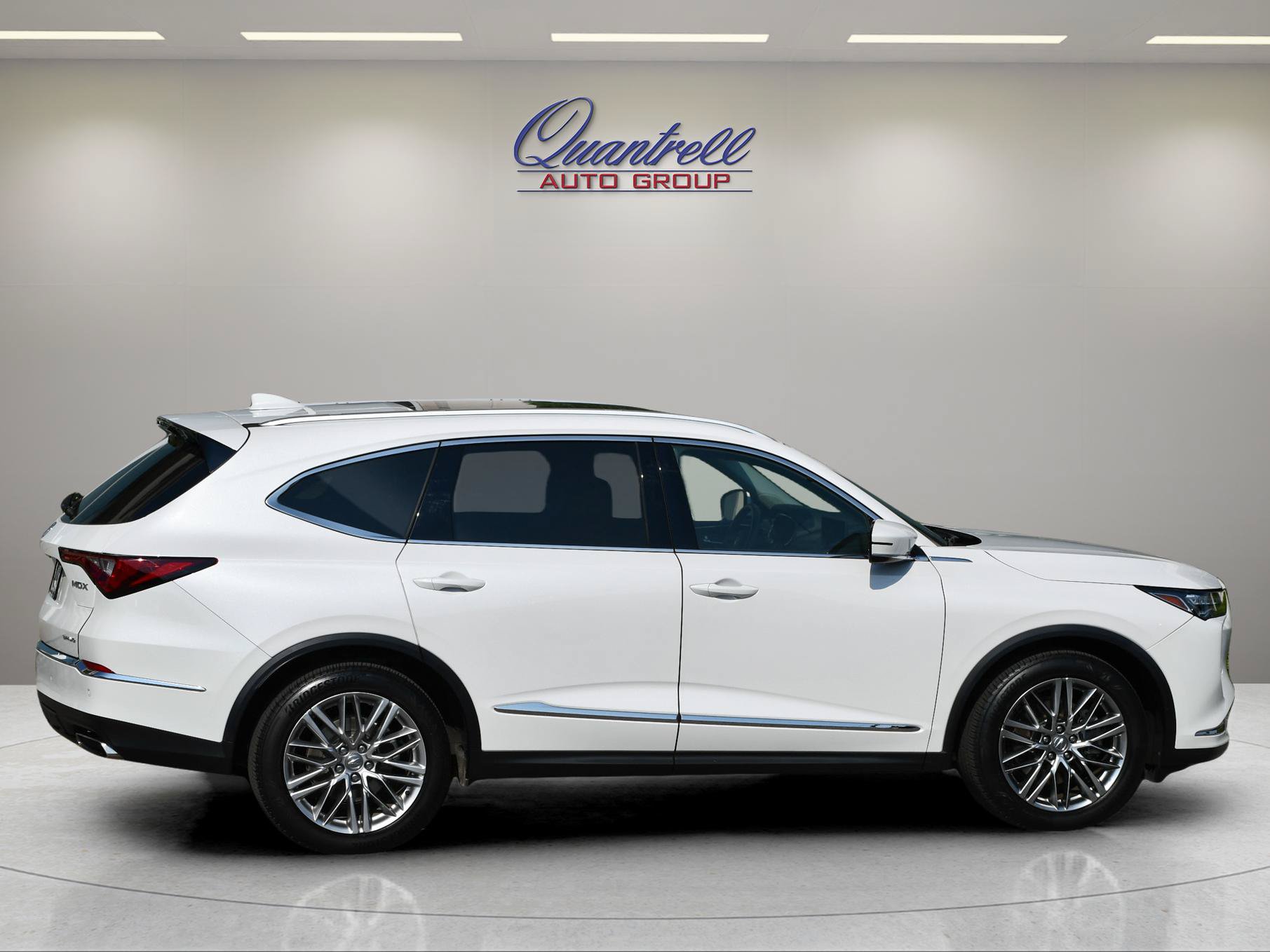 Used 2024 Acura MDX w/ Advance Package AWD/4WD image 3