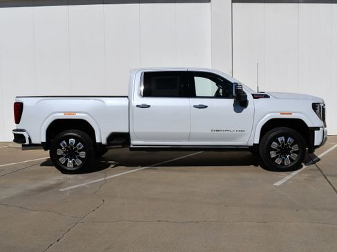 New 2026 GMC Sierra 2500 Denali w/ Denali Reserve Package image 5