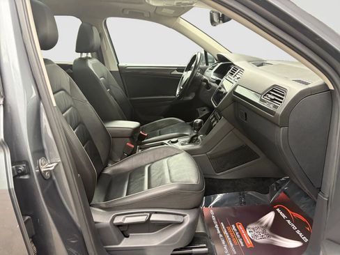 Used 2019 Volkswagen Tiguan SEL Premium w/ 3rd Row Seat Package AWD/4WD image 22
