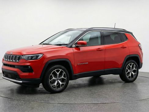 Used 2025 Jeep Compass Limited AWD/4WD image 3