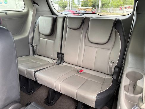 Used 2017 Kia Sedona LX w/ LX Essentials Premium Package FWD image 18