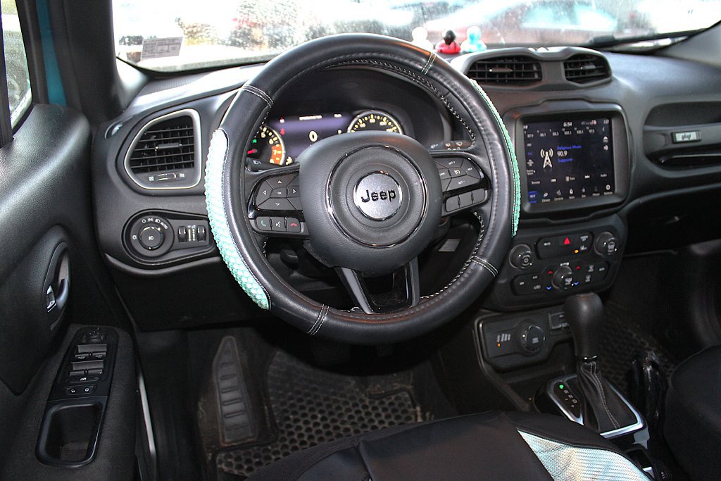 Certified 2021 Jeep Renegade Latitude w/ Sun & Sound Group AWD/4WD image 4