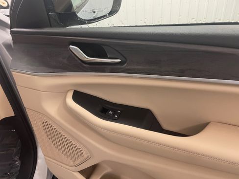 Used 2024 Jeep Grand Cherokee Limited image 37