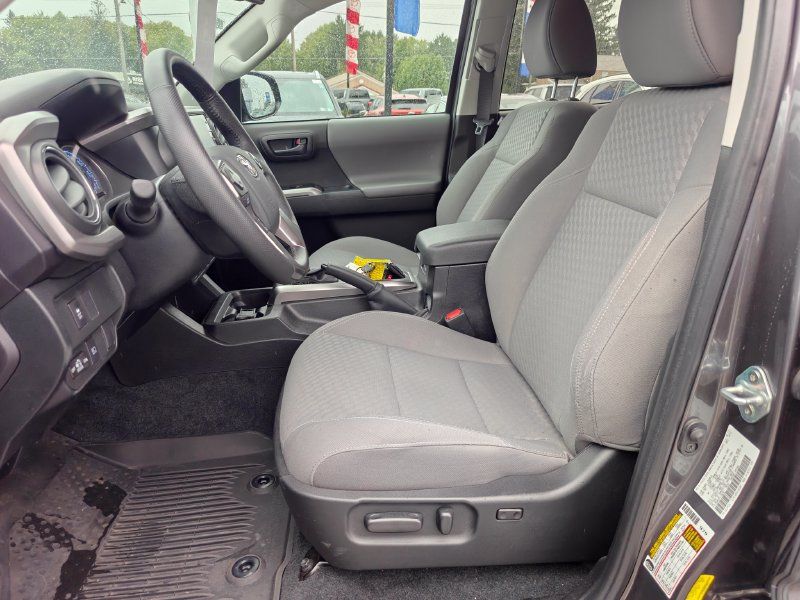 Used 2023 Toyota Tacoma SR5 AWD/4WD image 9