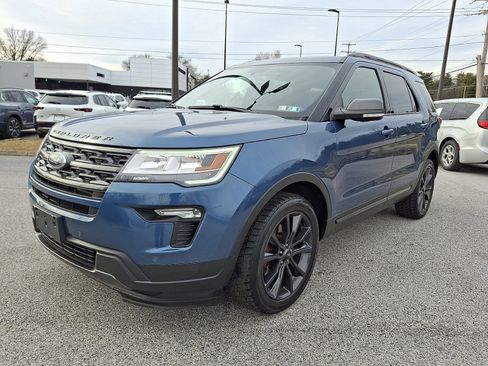 Used 2018 Ford Explorer XLT w/ Equipment Group 202A image 3