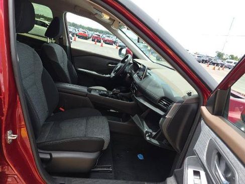 Used 2023 Nissan Rogue SV FWD image 9