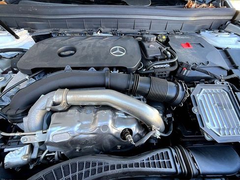 Used 2025 Mercedes-Benz GLB 250 4MATIC image 9