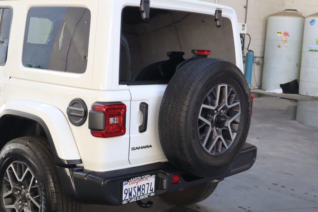 Used 2026 Jeep Wrangler Unlimited Sahara AWD/4WD image 8