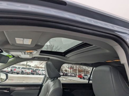 Used 2021 Toyota Highlander Limited image 3