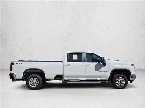 Used 2025 Chevrolet Silverado 2500 LT w/ Convenience Package image 4