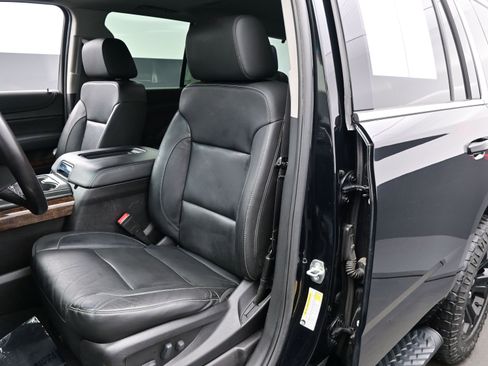 Used 2020 Chevrolet Tahoe LT w/ Luxury Package image 12