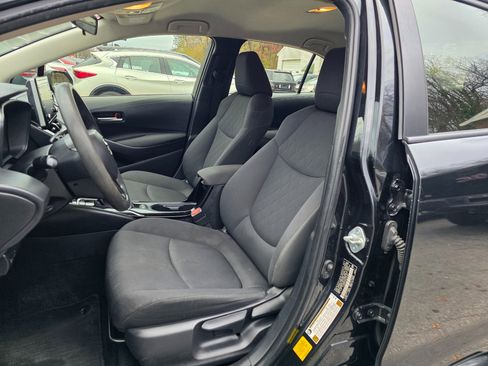 Used 2021 Toyota Corolla LE image 9