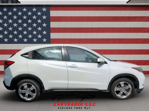 Used 2018 Honda HR-V LX image 7