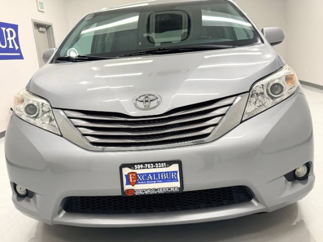 Used 2017 Toyota Sienna XLE w/ XLE Navigation Package FWD image 11