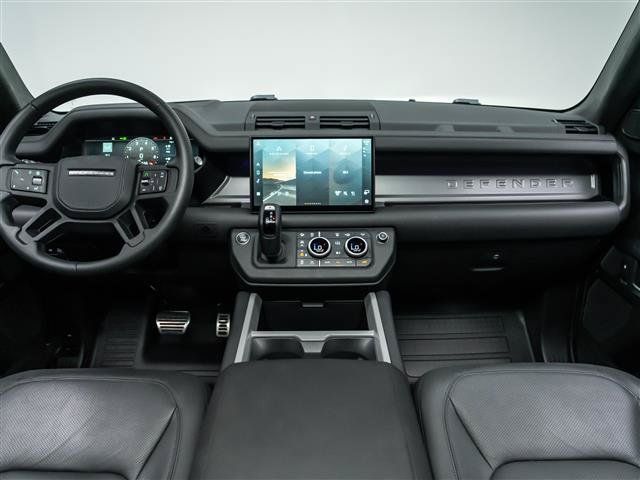 Used 2025 Land Rover Defender 110 X AWD/4WD image 18