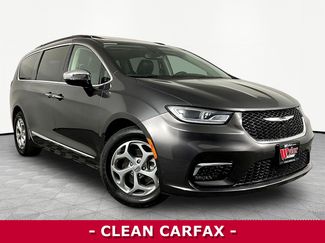 Used 2023 Chrysler Pacifica Limited FWD video 3