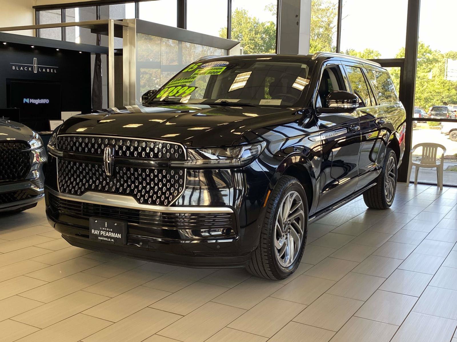 Certified 2025 Lincoln Navigator L Reserve AWD/4WD image 3