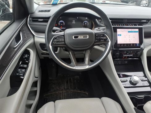 Used 2022 Jeep Grand Cherokee L Overland w/ Luxury Tech Group IV AWD/4WD image 13