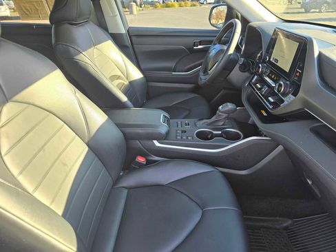 Certified 2024 Toyota Highlander XLE AWD/4WD image 13