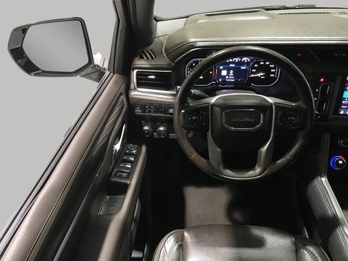 Used 2021 GMC Yukon XL Denali w/ LPO, Illumination Package image 5