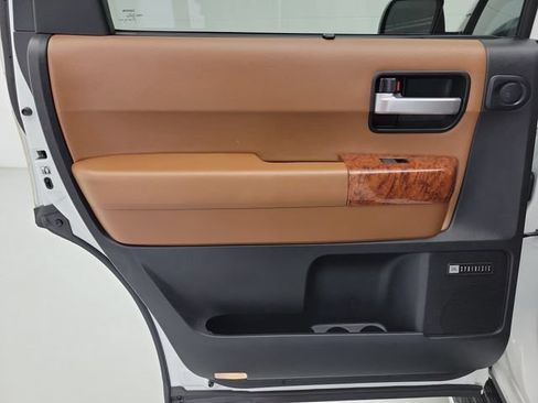 Used 2018 Toyota Sequoia Platinum RWD image 13