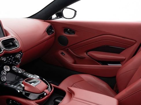 Used 2021 Aston Martin V8 Vantage Roadster image 29