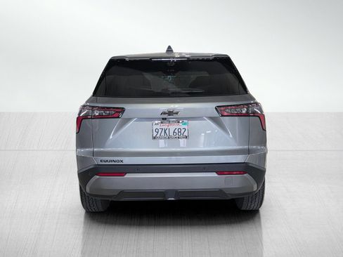 Used 2026 Chevrolet Equinox LT w/ Safety and Technology Package FWD image 6