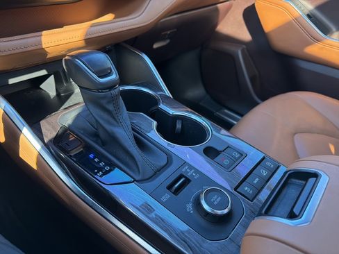 Used 2021 Toyota Highlander Platinum image 14