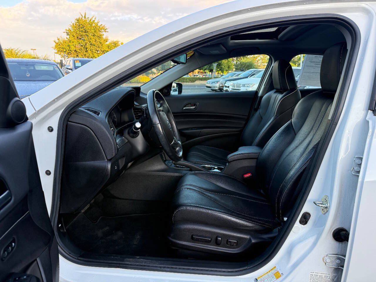 Used 2019 Acura ILX w/ Premium Package FWD image 10