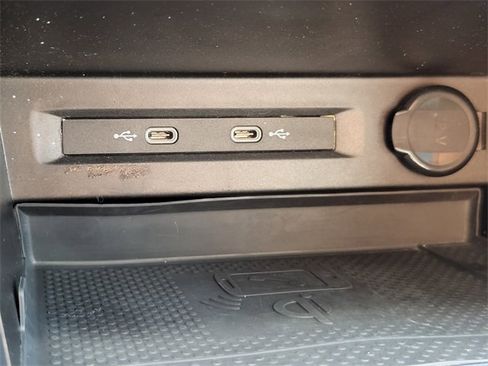 Used 2022 Volkswagen Tiguan SE w/ Panoramic Sunroof Package image 26