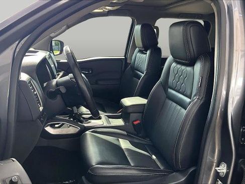 Certified 2024 Nissan Frontier SL RWD image 8