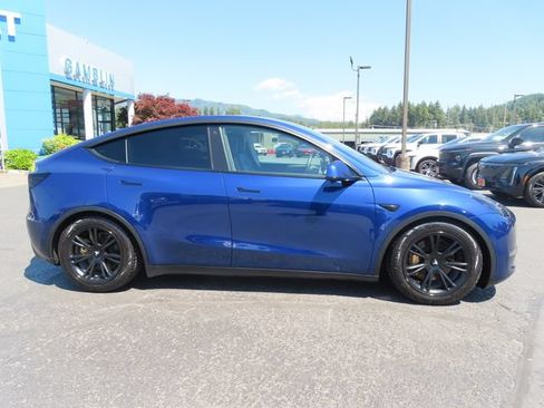 Used 2022 Tesla Model Y Long Range AWD/4WD image 9