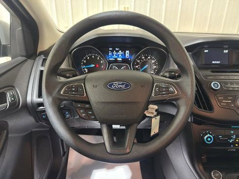 Certified 2017 Ford Focus SE image 3
