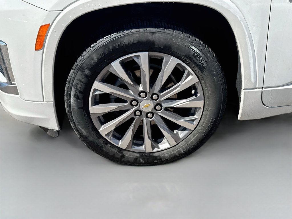 Used 2023 Chevrolet Traverse Premier FWD image 33