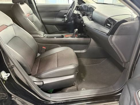 Used 2025 Nissan Kicks SR AWD/4WD image 21