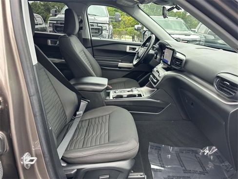 Used 2021 Ford Explorer XLT image 7