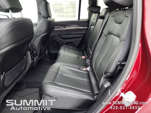 New 2025 Jeep Grand Cherokee Limited w/ Black Appearance Package image 9