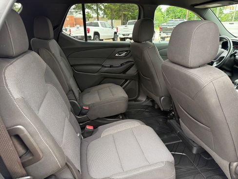 Used 2022 Chevrolet Traverse LT FWD image 13