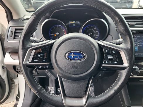 Used 2018 Subaru Outback 2.5i Touring image 9