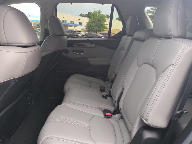 Used 2025 Honda Pilot Touring image 14