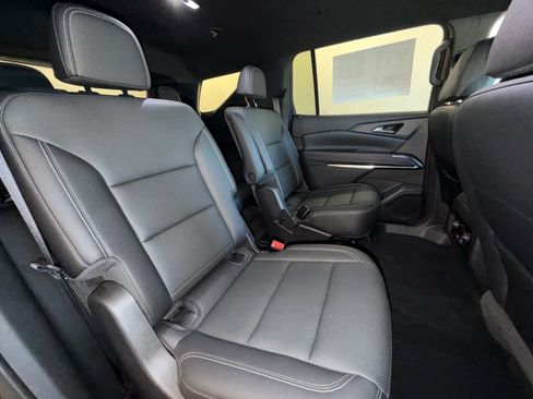 Used 2025 Chevrolet Traverse LT image 24