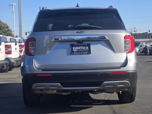 Used 2023 Ford Explorer XLT w/ Equipment Group 202A RWD image 4