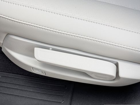New 2026 Kia Sorento S FWD image 17